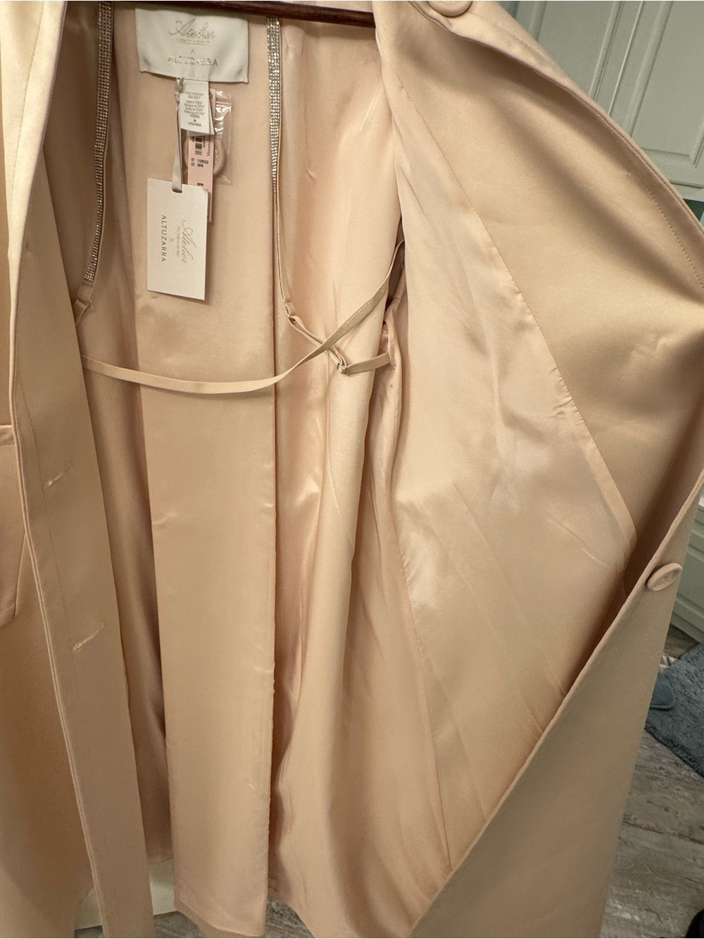Victoria's Secret, Atelier collection, Blush Cream Trench Coat with Belt. - Picture 8 of 10